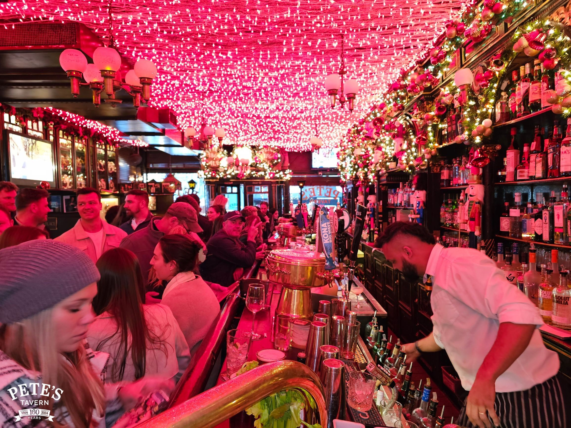 Pete's Tavern- decorated bar.jpg